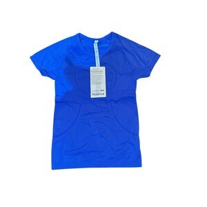 BNWT Women's Blue swiftly tech waist length tee size 4